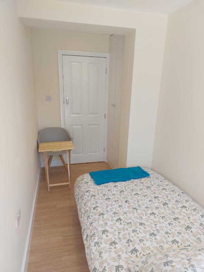 Vibrant Single Room Only For One Adult Southall Bagian luar foto