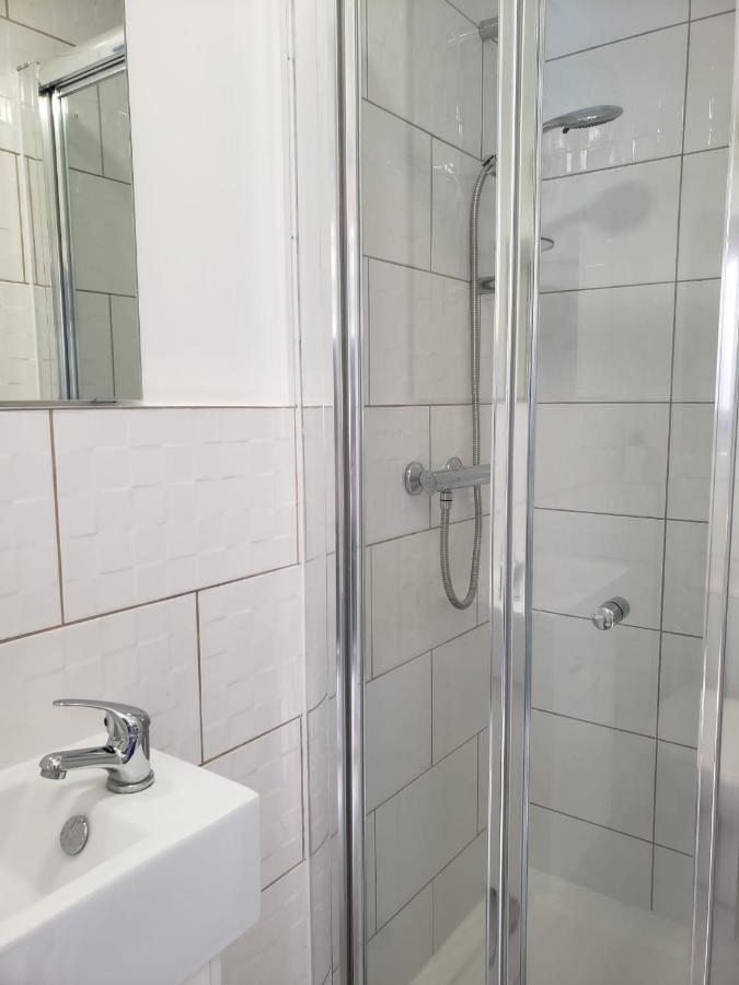 Vibrant Single Room Only For One Adult Southall Bagian luar foto