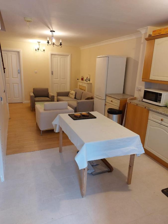 Vibrant Single Room Only For One Adult Southall Bagian luar foto