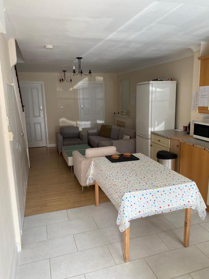Vibrant Single Room Only For One Adult Southall Bagian luar foto